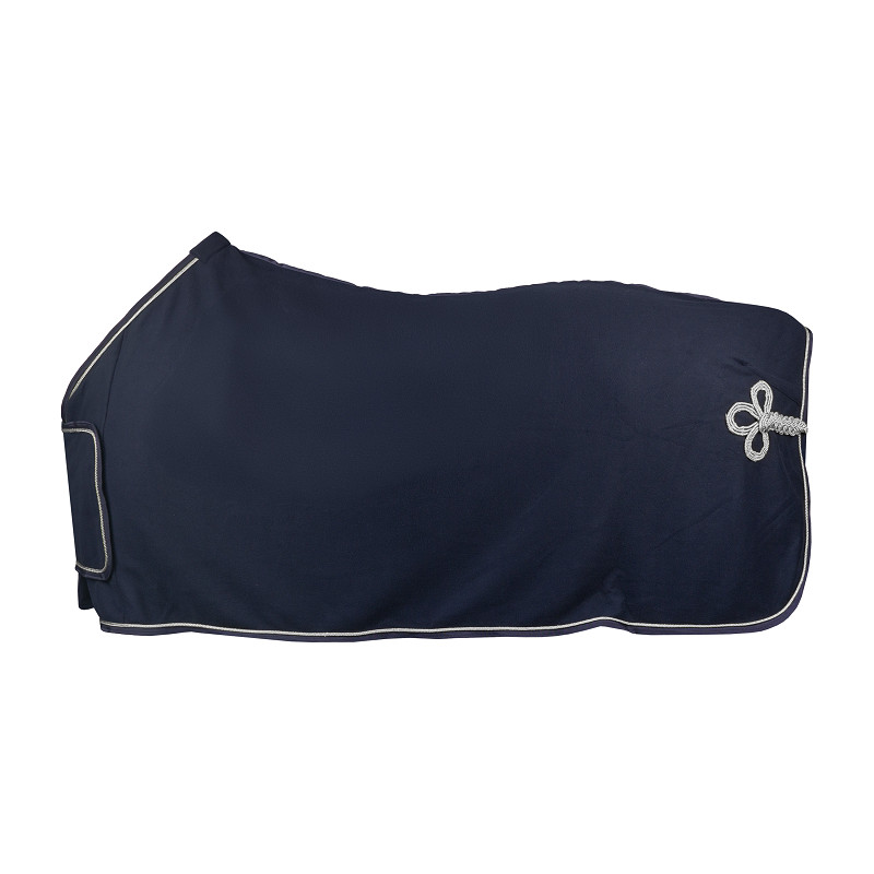 FLEECE DEKEN MET BORSTFLAP EN ORNAMENT